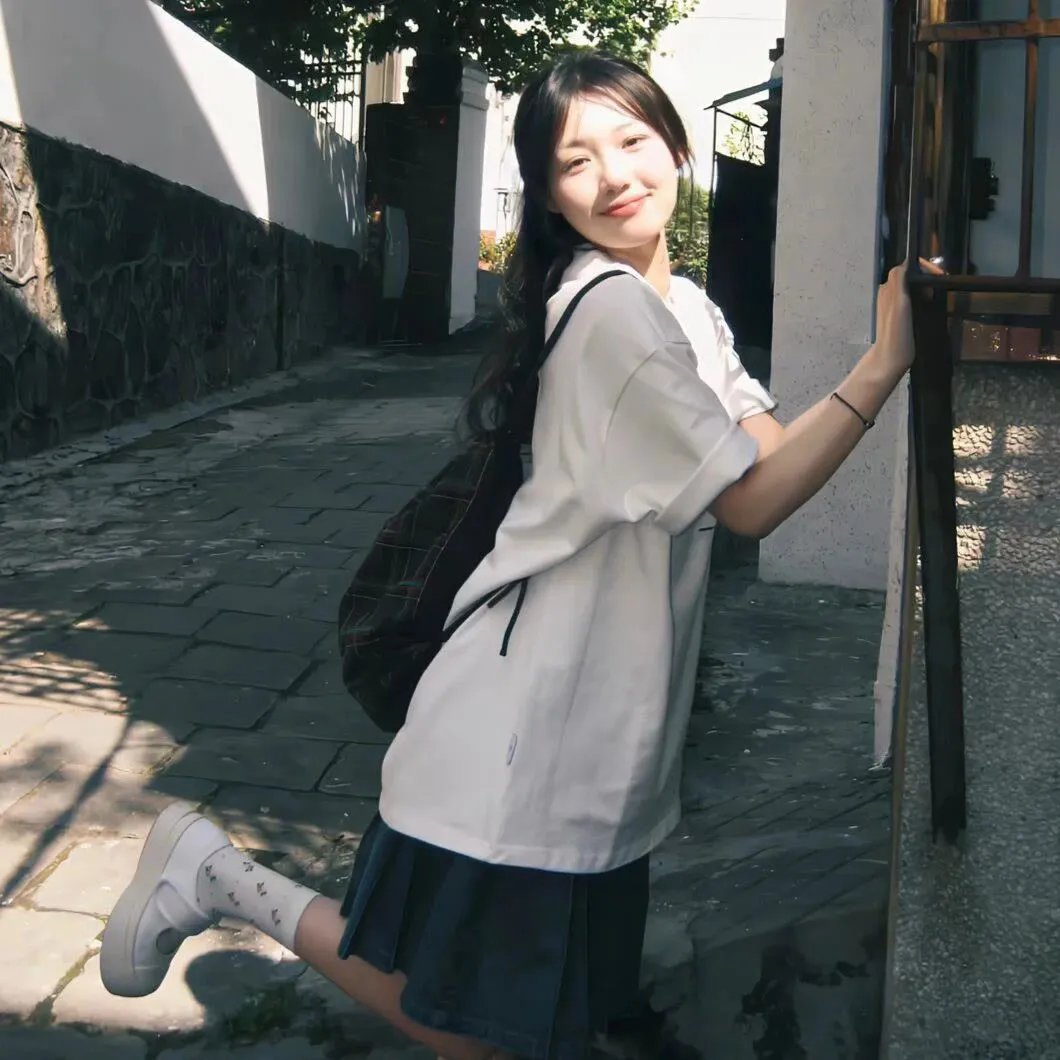定格 S-02 · 关着的房门 · 门外无人回来